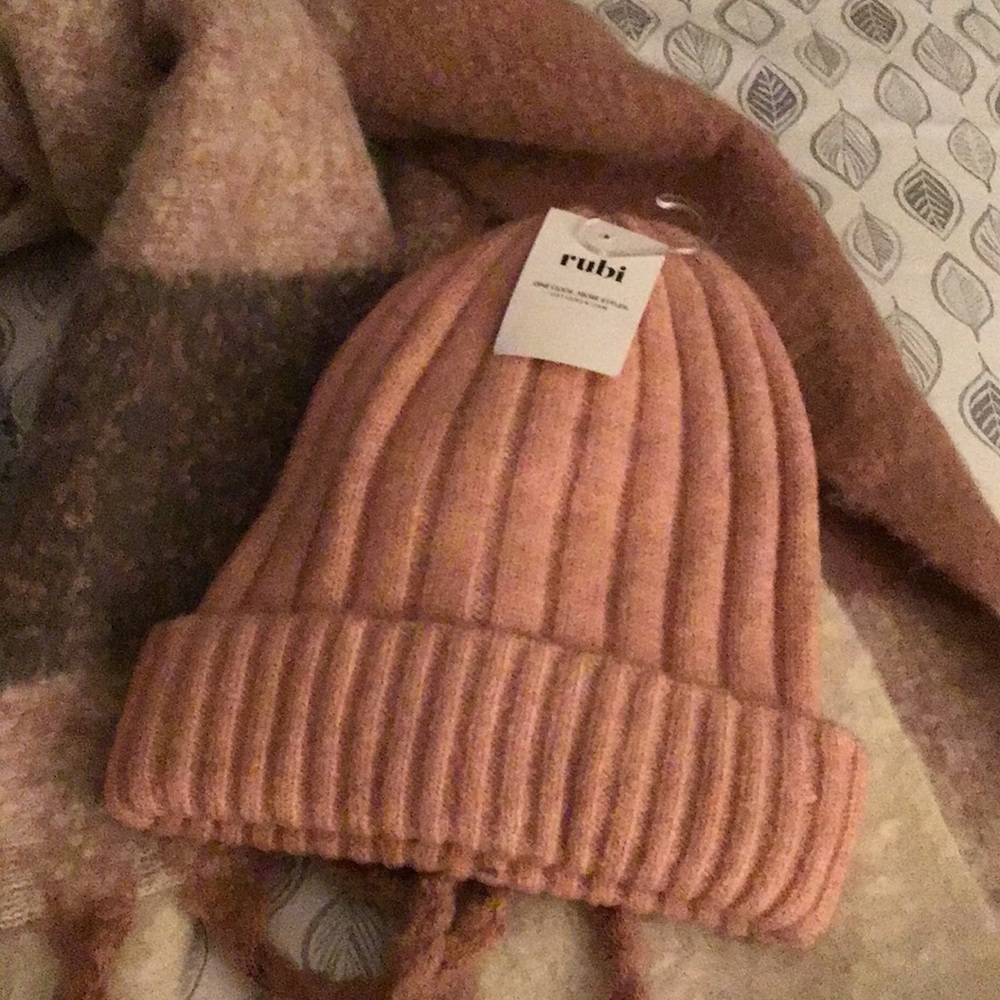 Rubi Winter Scarf and Hat NWT. Cotton On - Color Rose. 100% Polyester